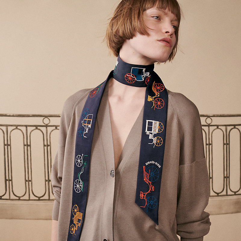 エルメス　ツイリー ロング ア・トゥ・ベルリンヌ Twilly ロング 《ア・トゥ・ベルリンヌ》 - ブルー | Hermès